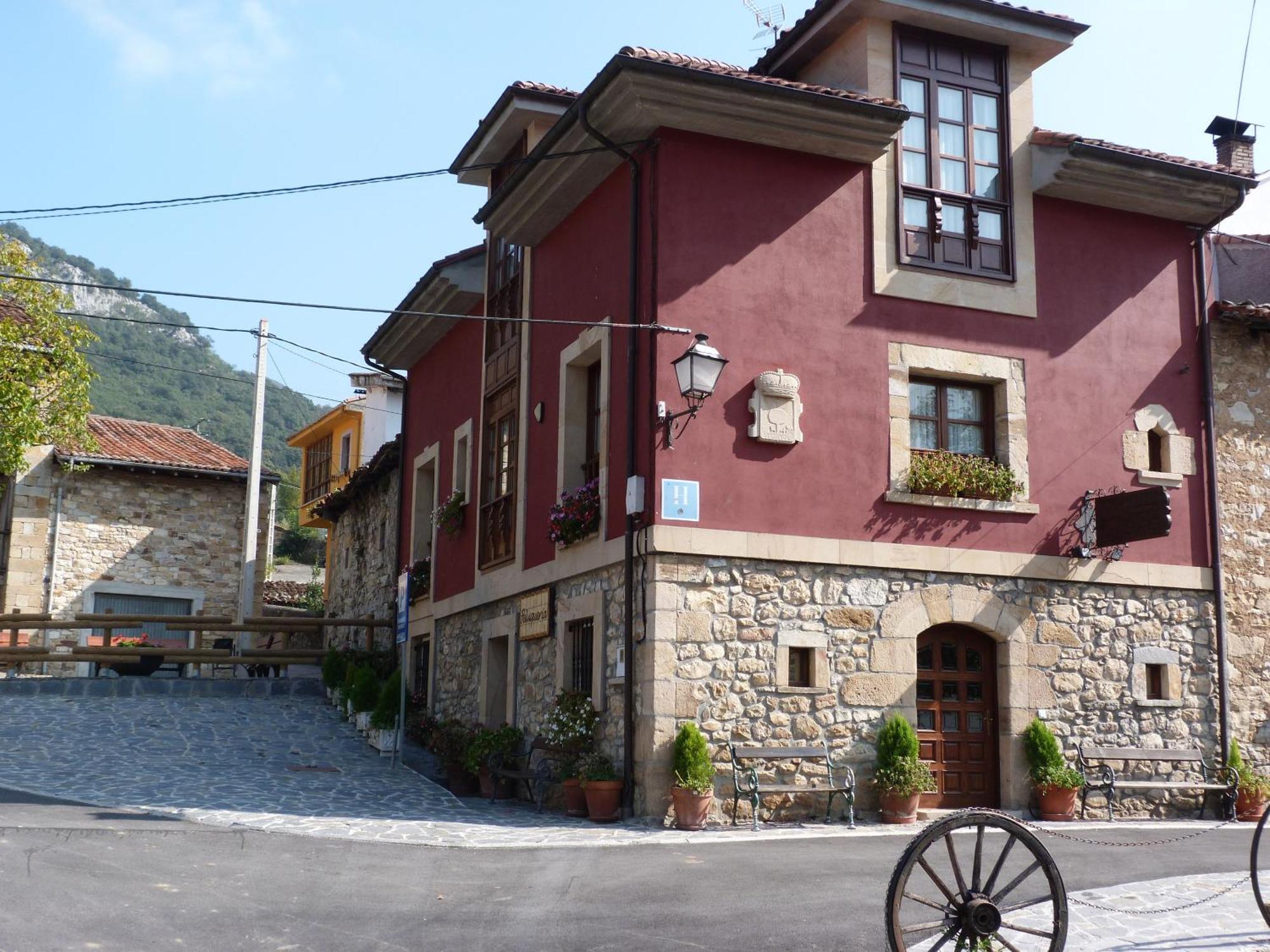 Hotel Mestas Arenas De Cabrales Extérieur photo